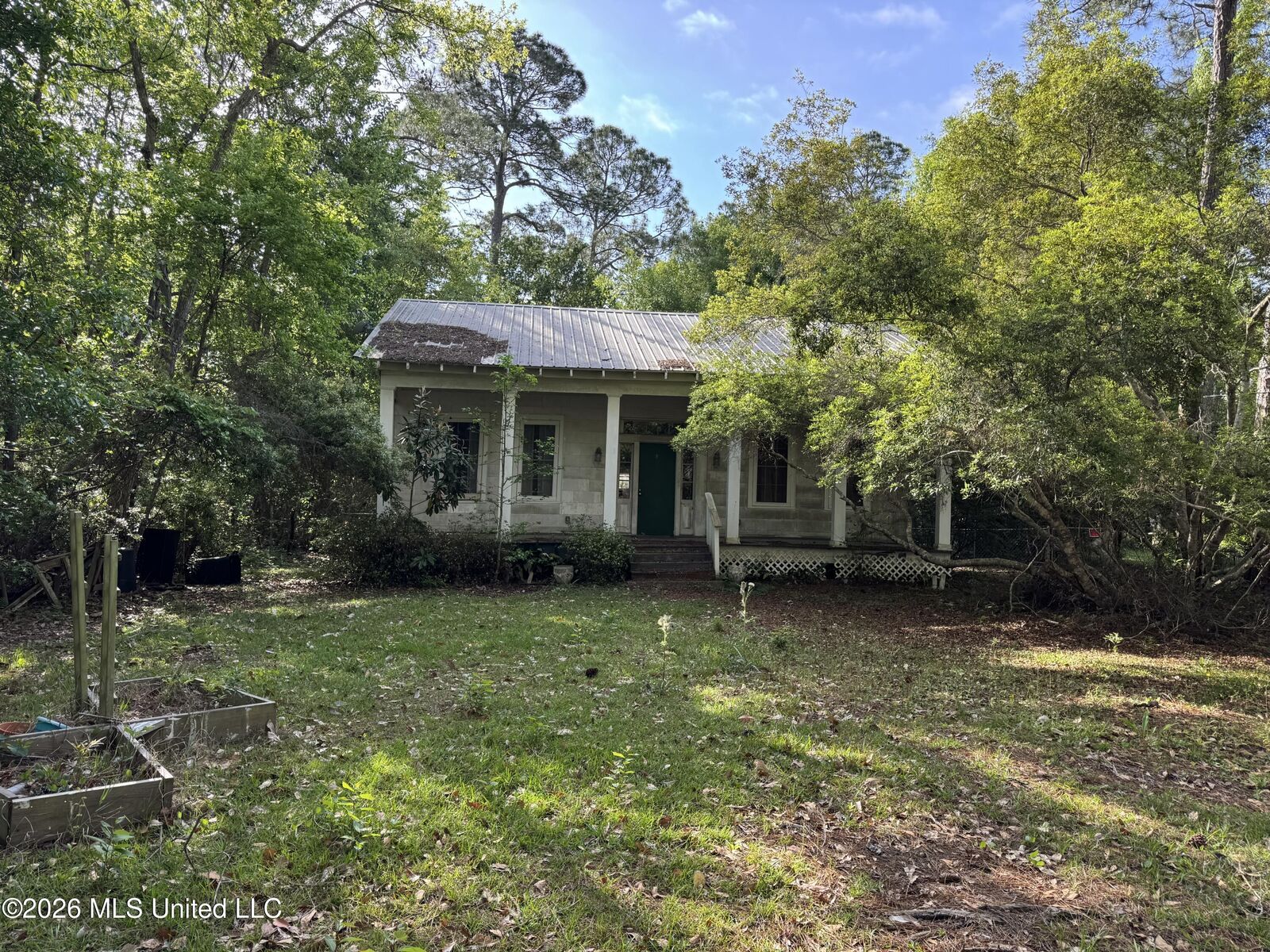 Property Photo:  810 Saint Joseph Street  MS 39576 