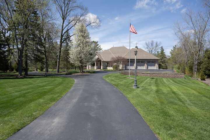 Property Photo:  1512 W County Line Rd  WI 53092 