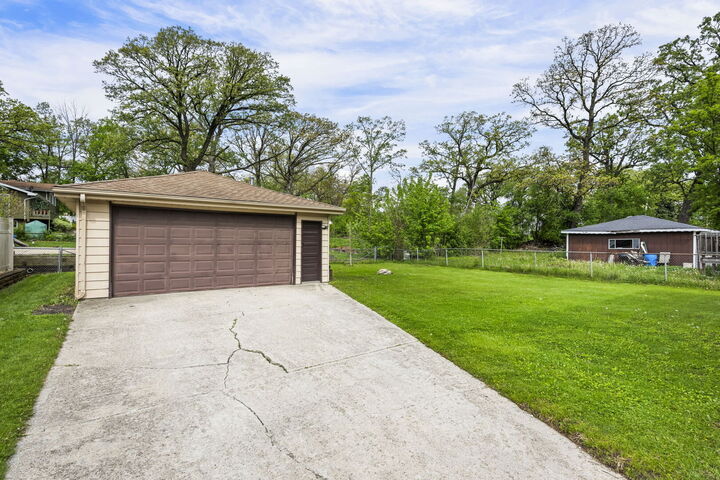 Property Photo: 15040 Kenton Avenue IL 60445