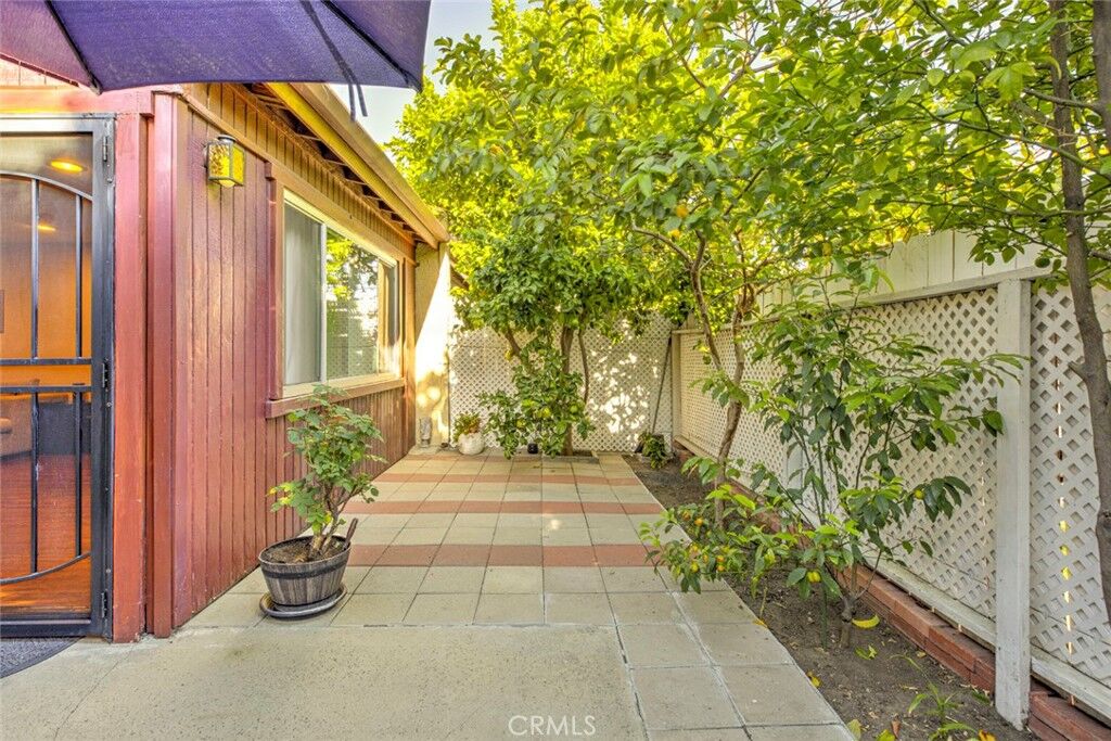 Property Photo: 7631 Vineland 2 CA 91352