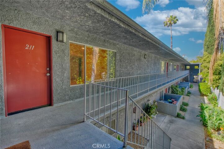 Property Photo: 4546 Murietta Avenue 211 CA 91423