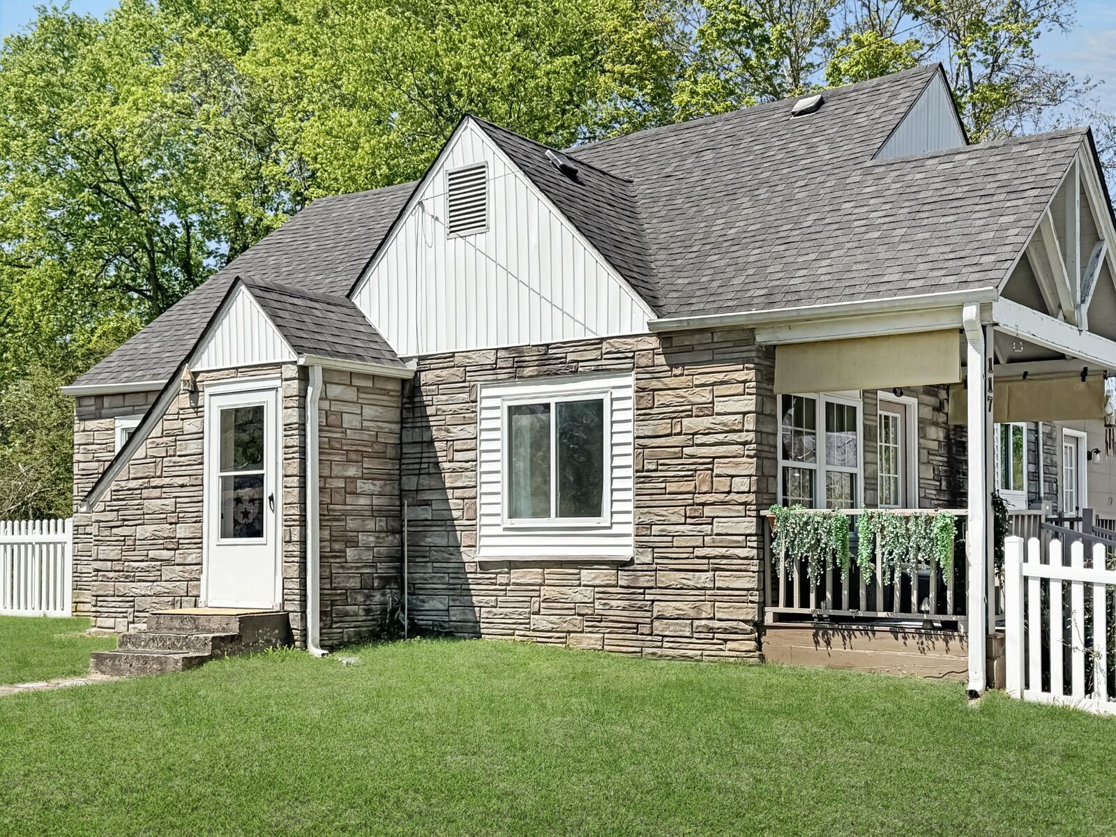 Property Photo:  117 Cedar St  TN 37058 