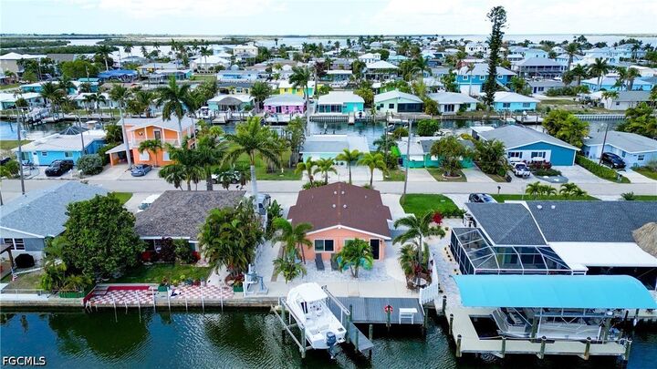 Property Photo:  2589 Bayshore Drive  FL 33993 