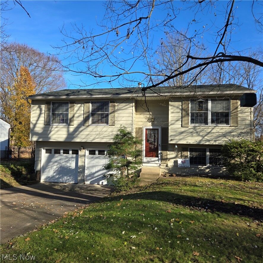 Property Photo:  511 Suzanne Drive  OH 44240 