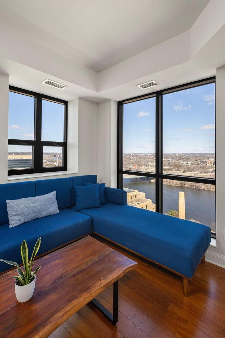 Property Photo:  100 3rd Avenue S 1704  MN 55401 