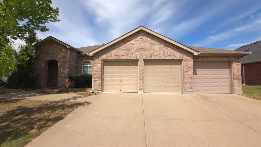 Property Photo:  5901 Secco Court  TX 76179 