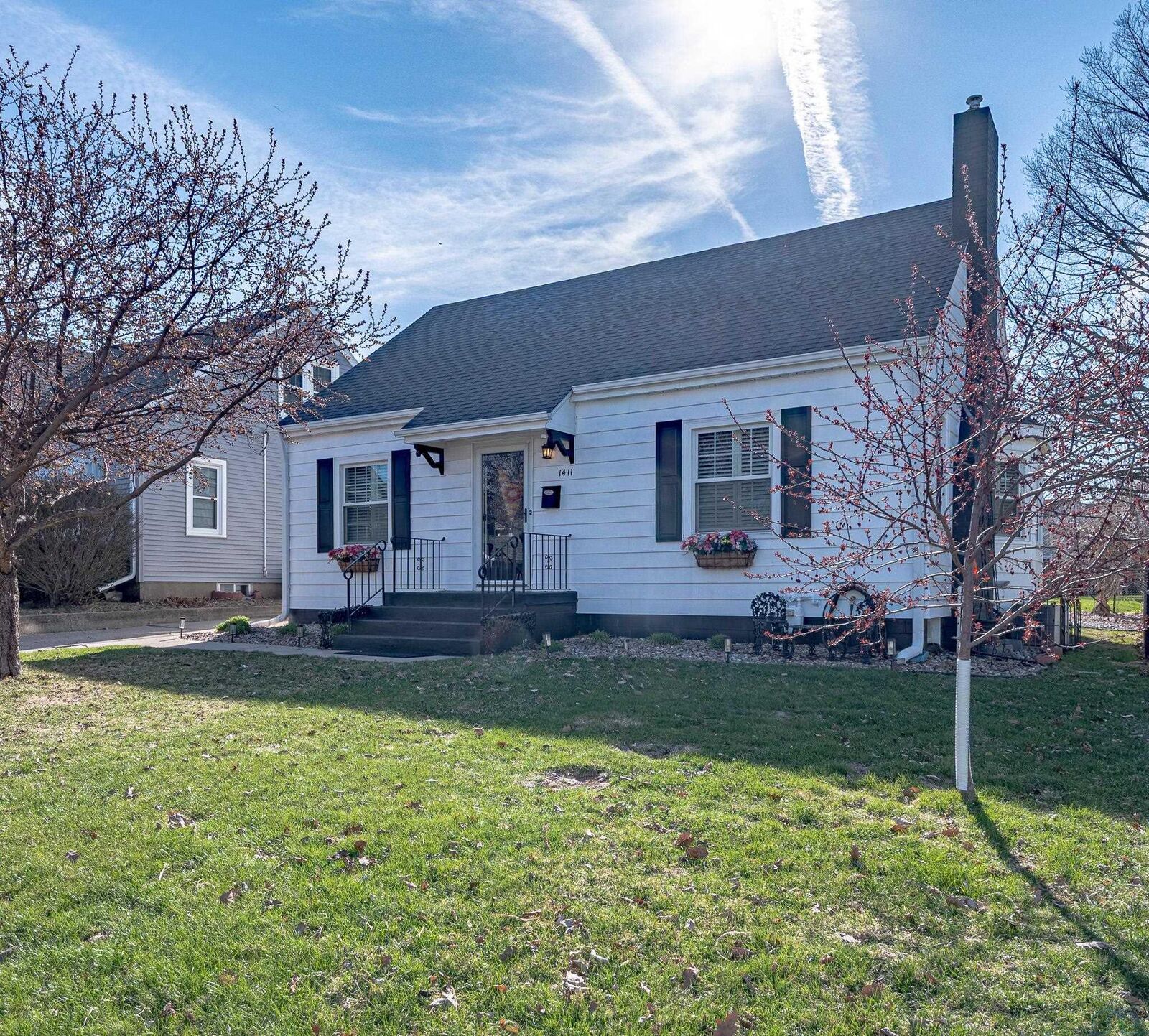 Property Photo: 1411 S Mulberry IA 51106