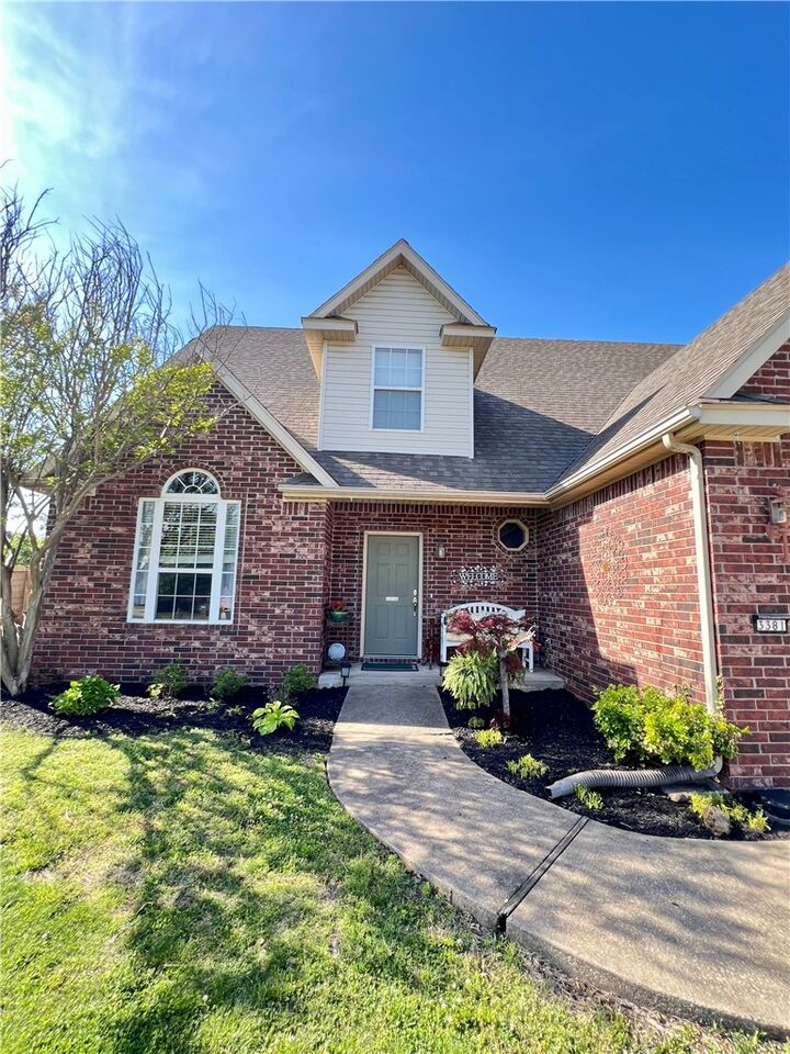 Property Photo: 3381 Eaglecrest Circle AR 72762