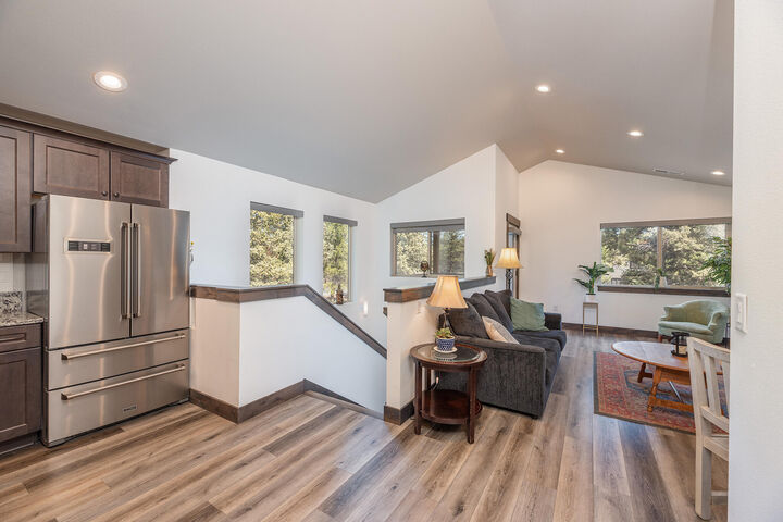 Property Photo:  923 E Desperado Trail  OR 97759 