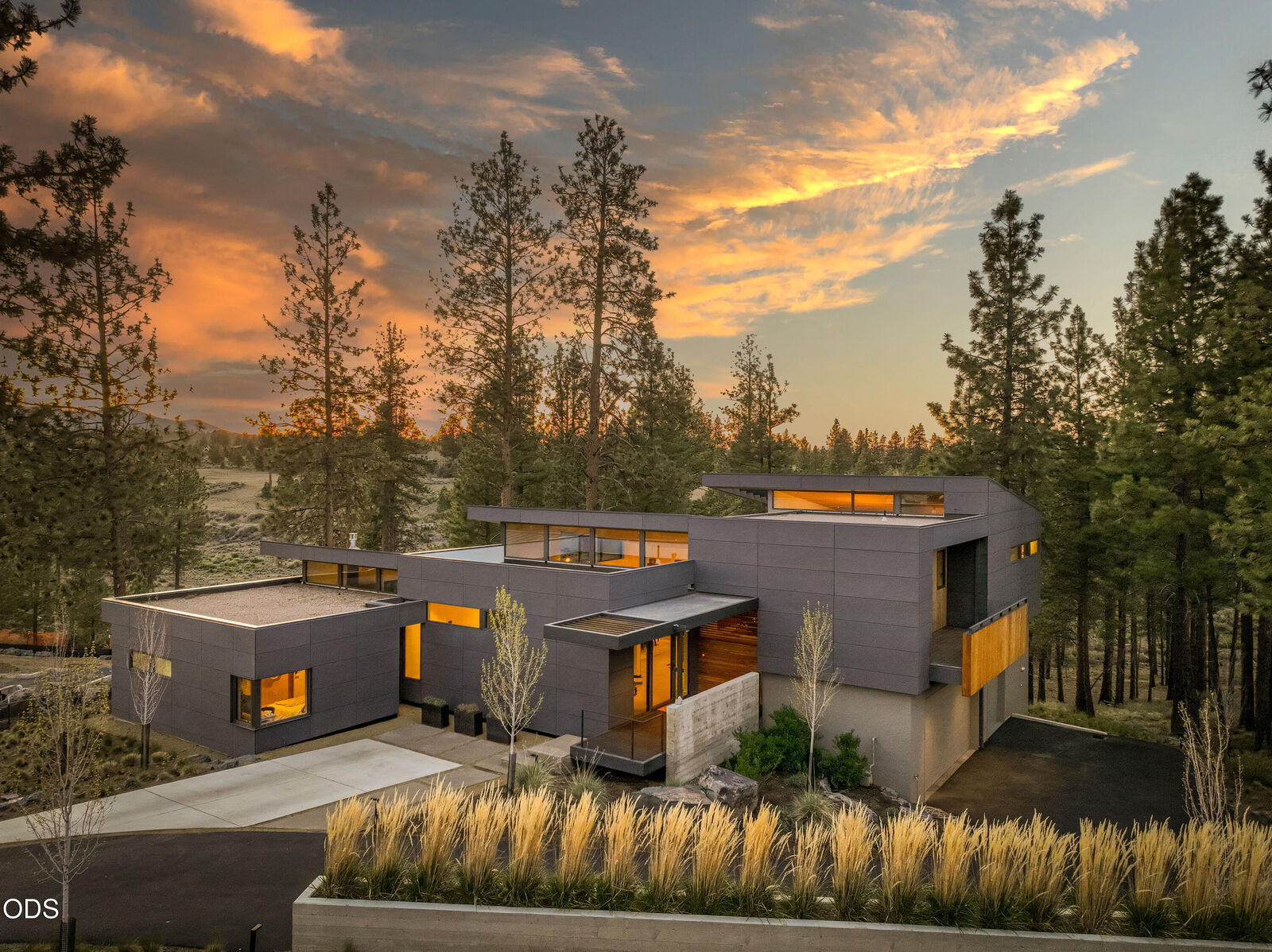 Property Photo:  61865 Hosmer Lake Drive  OR 97702 