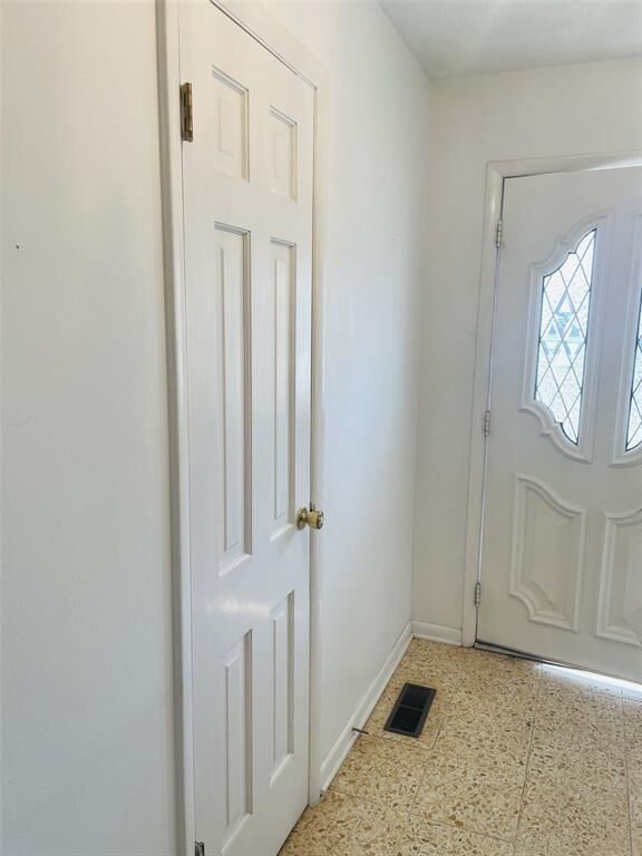 Property Photo:  1000 N Byers Avenue  OK 73554 