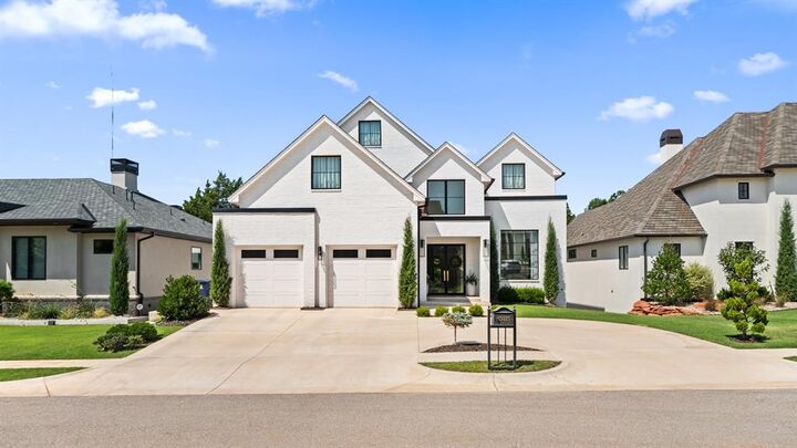 Property Photo: 13425 Creek Pointe Lane OK 73131