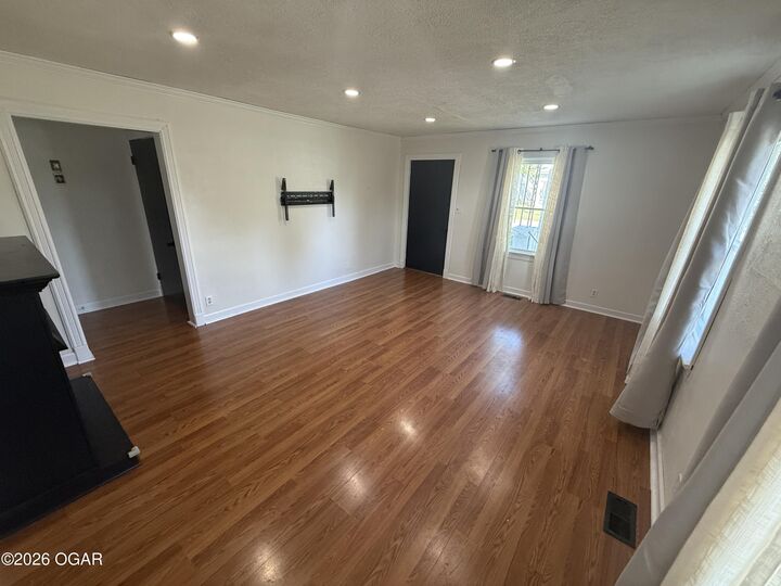 Property Photo:  132 S Mc Connell Avenue  MO 64801 
