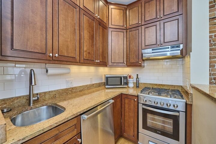 Property Photo: 89 Waltham St 4 MA 02118