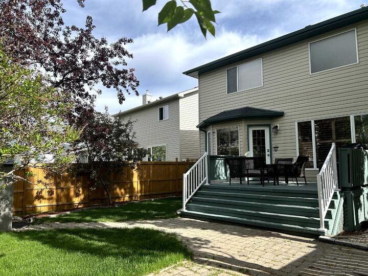 Property Photo: 182 Harvest Creek Close NE AB T3K 4P8