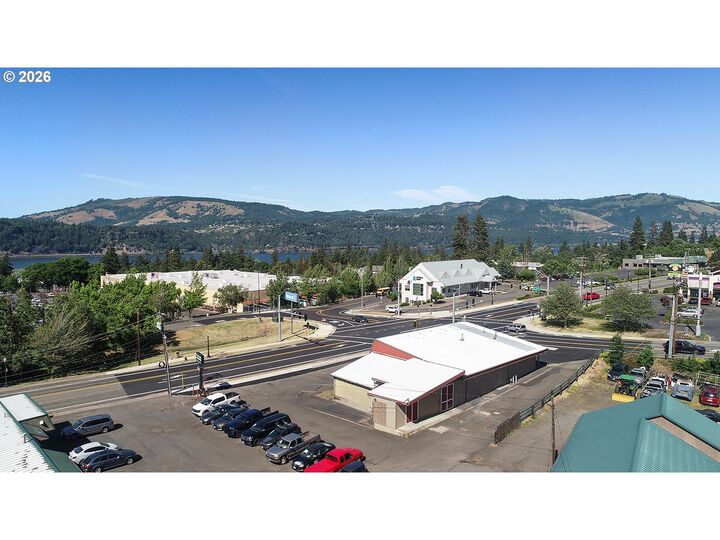 Property Photo:  2727 Cascade Ave  OR 97031 