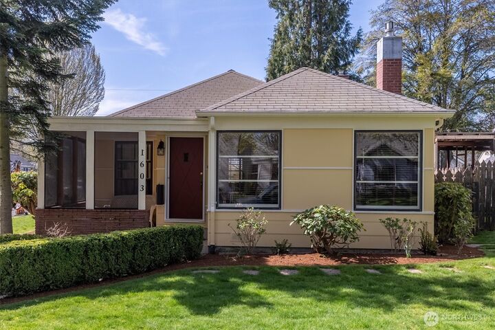 Property Photo:  1603  23rd Avenue  WA 98632 