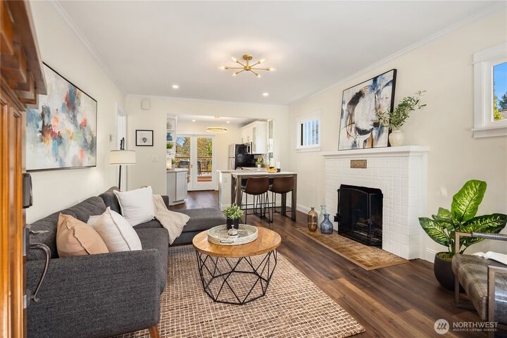 Property Photo:  324 NE 54th Street  WA 98105 