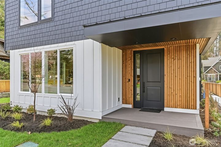 Property Photo:  529 SE Bush Street A  WA 98027 