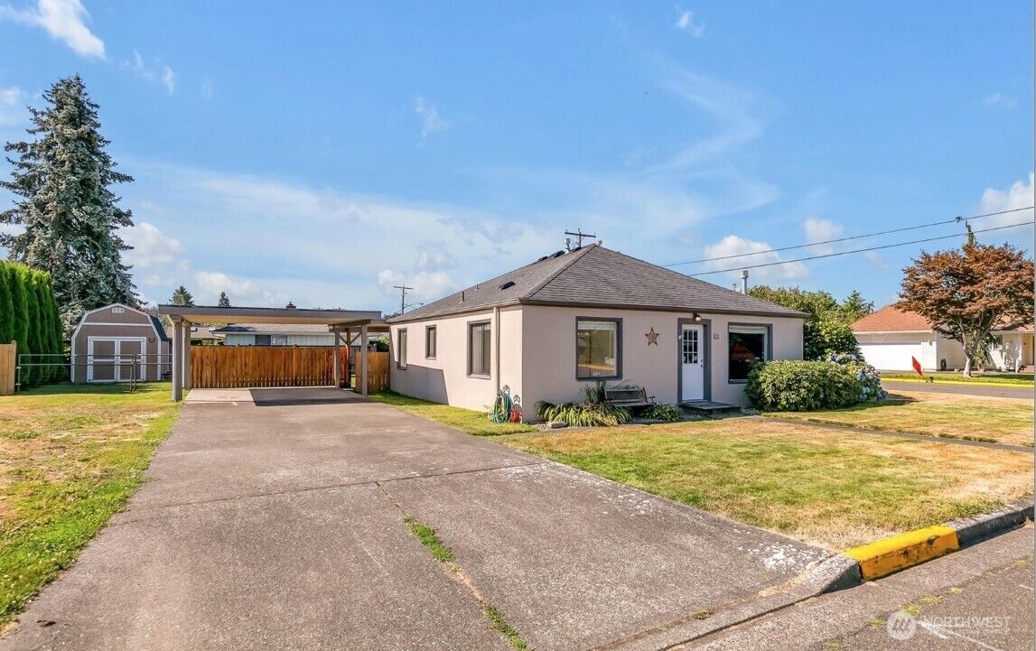 Property Photo:  624  9th Avenue SW  WA 98371 