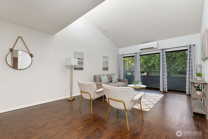 Property Photo:  7930 SE 34th Street 513  WA 98040 