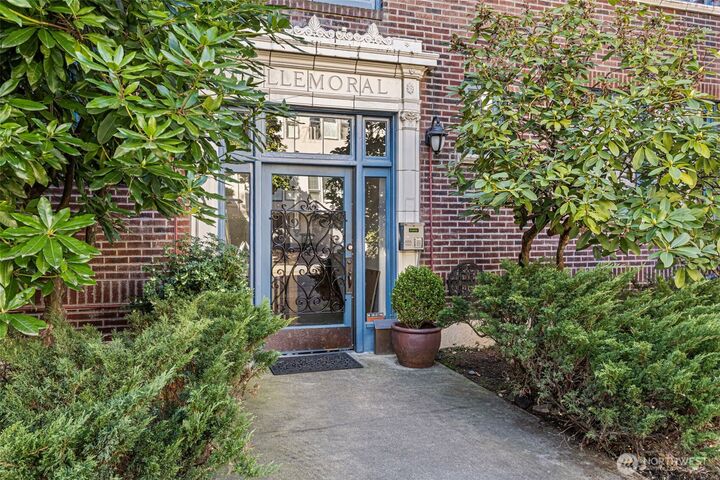 Property Photo:  711  Belmont Place E 304  WA 98102 