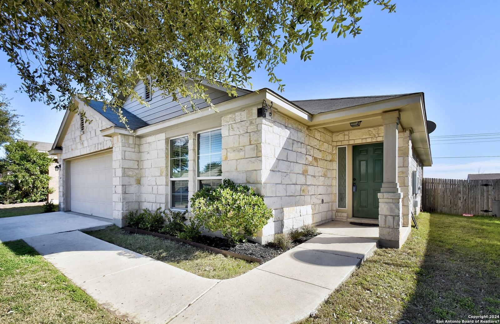 Property Photo:  409 Teron Dr  TX 78666 