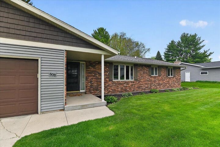 Property Photo:  508 Woodvale Drive  WI 53532 