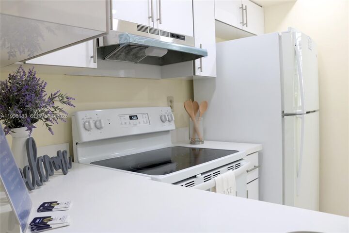 Property Photo: 401 Gardens Dr 103 FL 33069