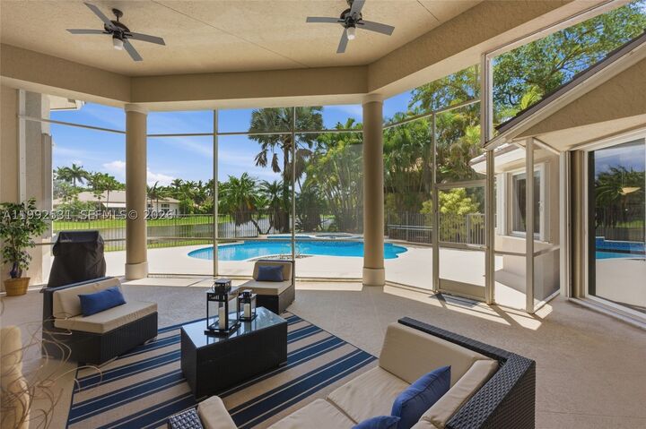 Property Photo:  2488 Provence Cir  FL 33327 