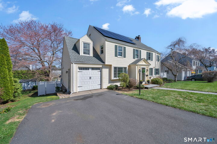 Property Photo:  6 Paxton Road  CT 06107 