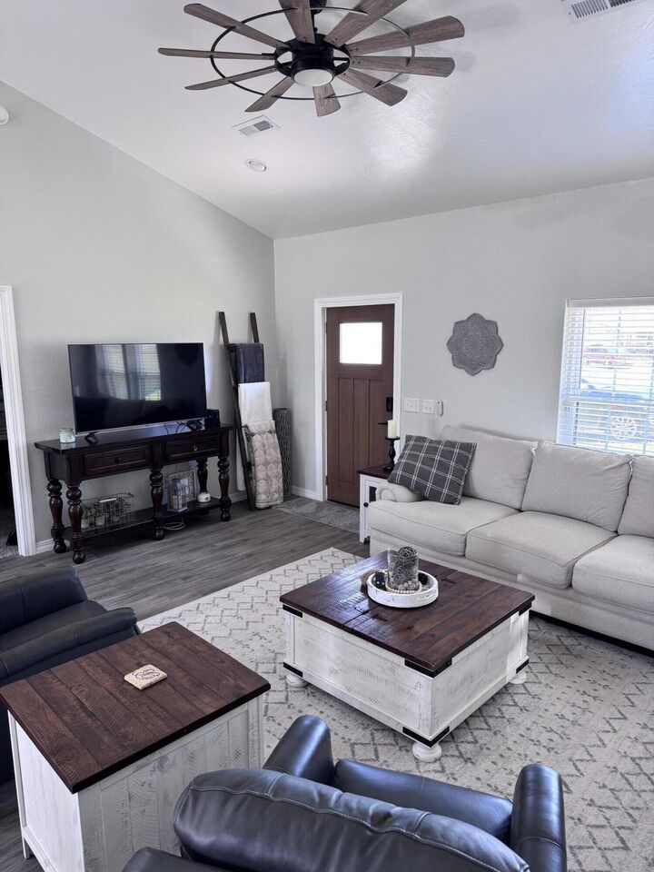 Property Photo:  803 Robin Road Road  MO 65711 