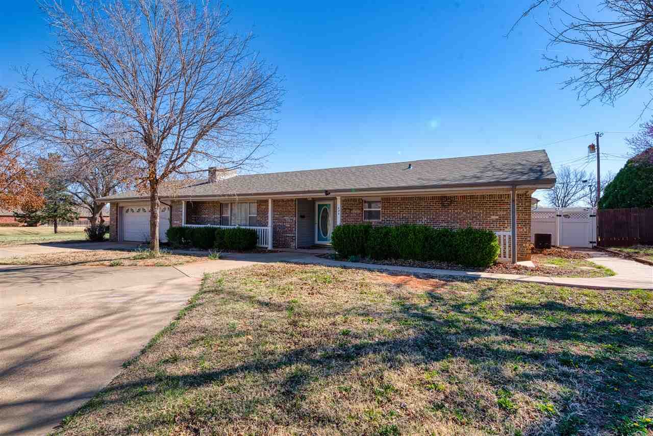 Property Photo:  906 N Randall Avenue  OK 73644 