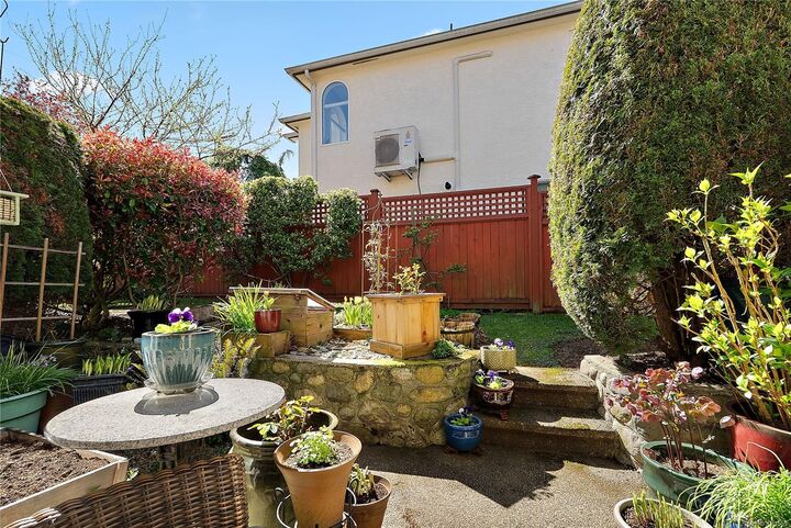 Property Photo:  922 Arm St 2  BC V9A 4G5 