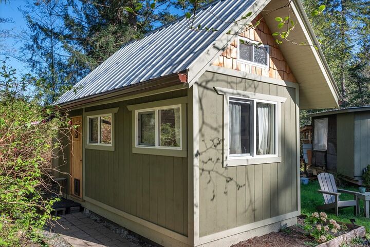 Property Photo:  1040 McClay Way  BC V0R 1X3 