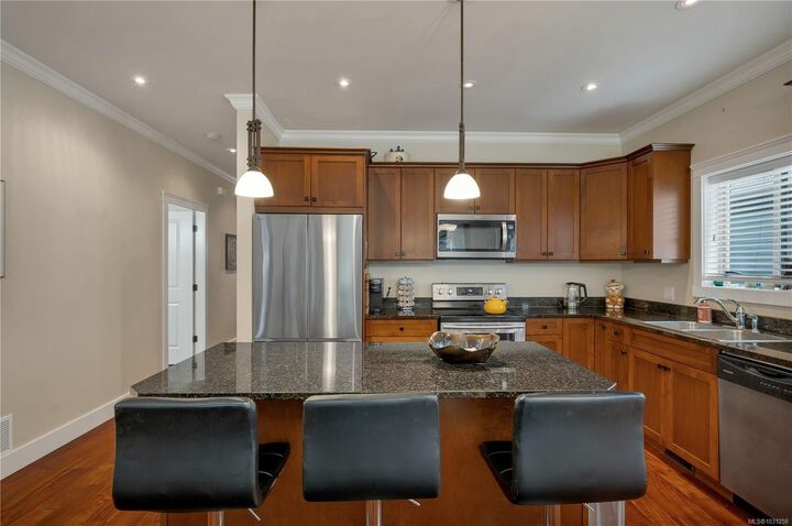 Property Photo: 48 McPhedran Rd S 5 BC V9W 3C6