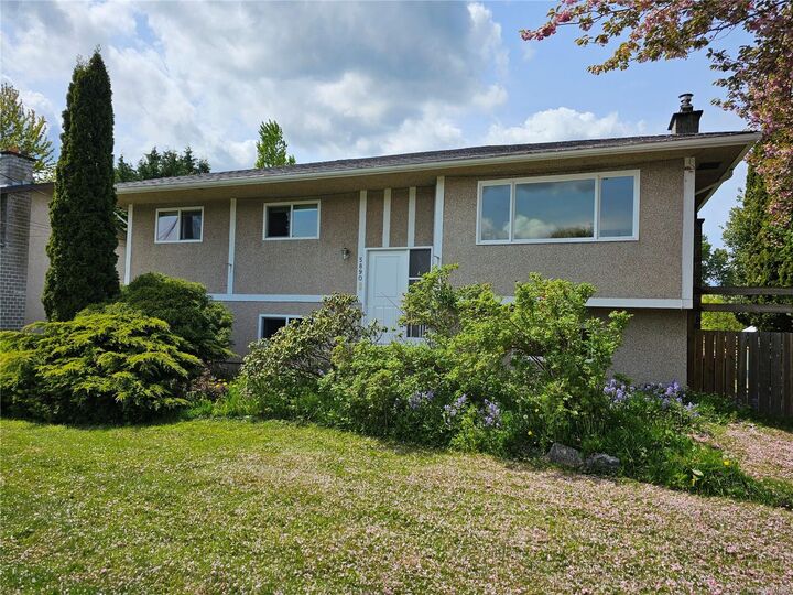 Property Photo: 5890 Chesterfield Ave BC V9L 3M7