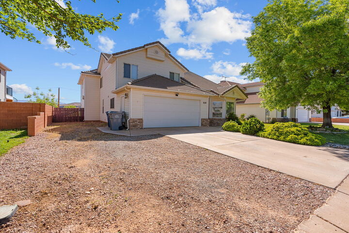 Property Photo:  924 N 100 W  UT 84737 