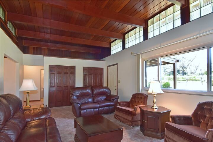 Property Photo:  110 Circle Dr  PA 15237 