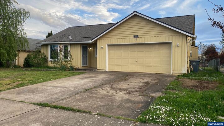 Property Photo:  227 NW Bonanza Av  OR 97338 