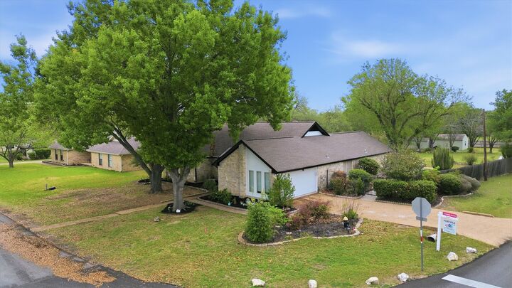 Property Photo:  201 Towhee Drive  TX 78610 