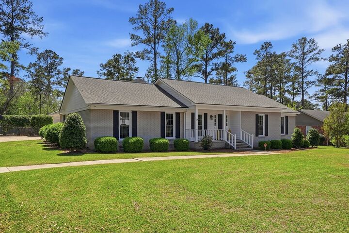 Property Photo:  2220 Wallington Dr  GA 31721 