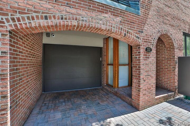 Property Photo:  252 Rivermist Drive  NY 14202 