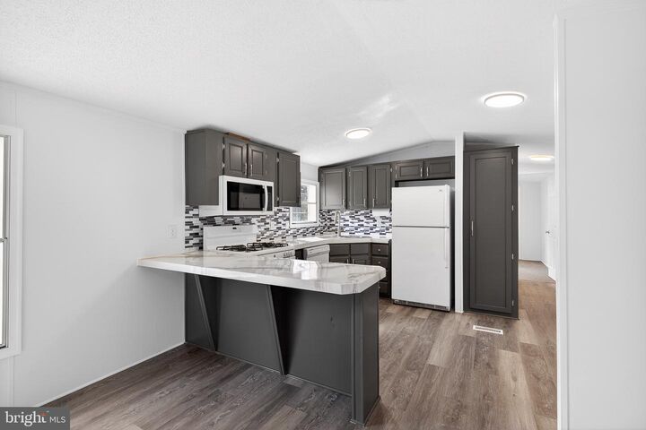 Property Photo:  126 Boxwood Road 126  DE 19709 