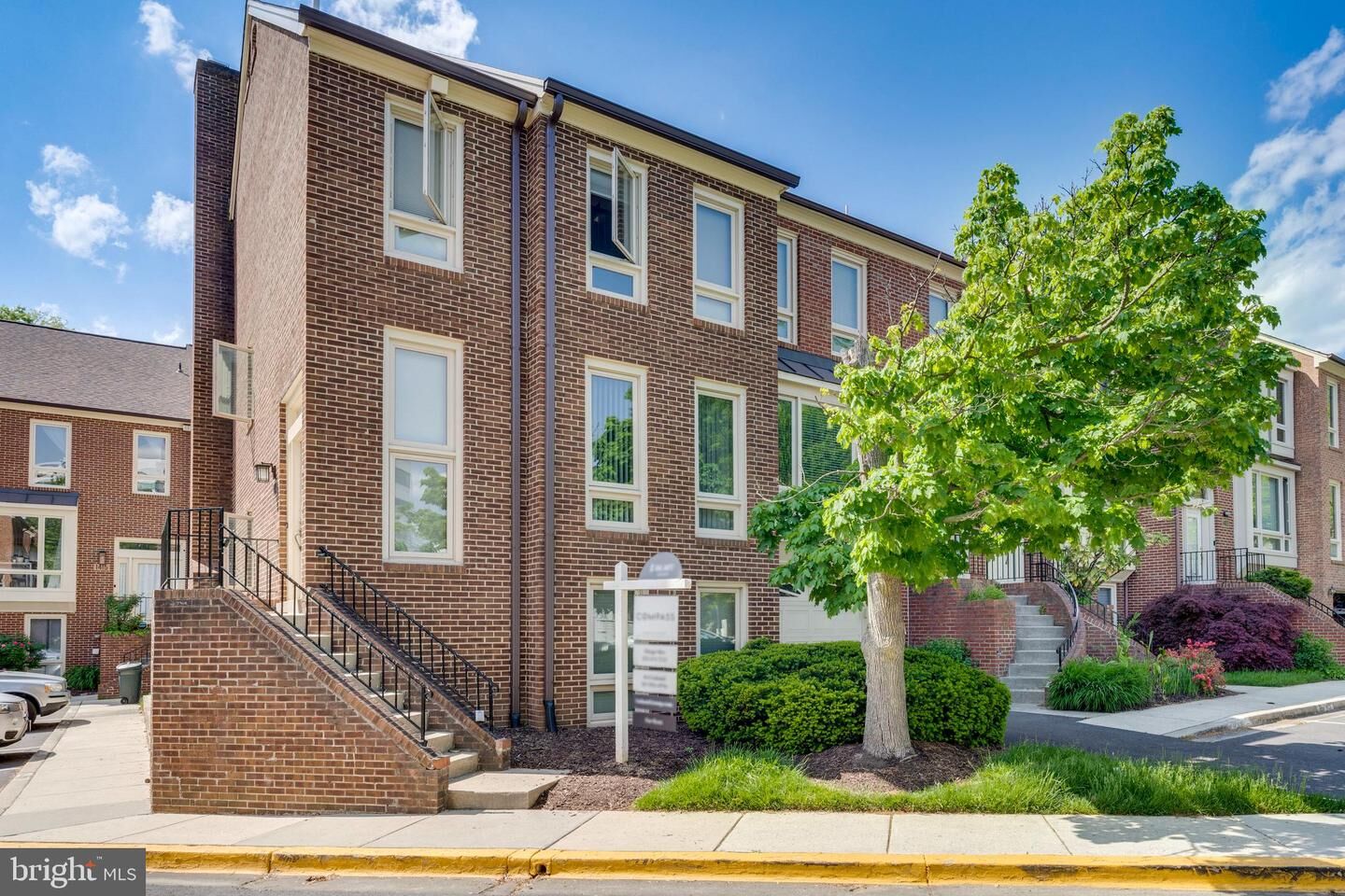 Property Photo: 1409 Templeton Place MD 20852