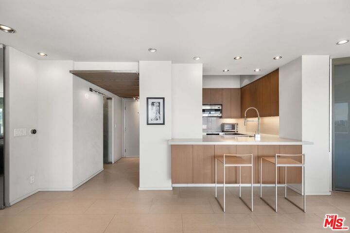 Property Photo: 7135 Hollywood Blvd CA 90046