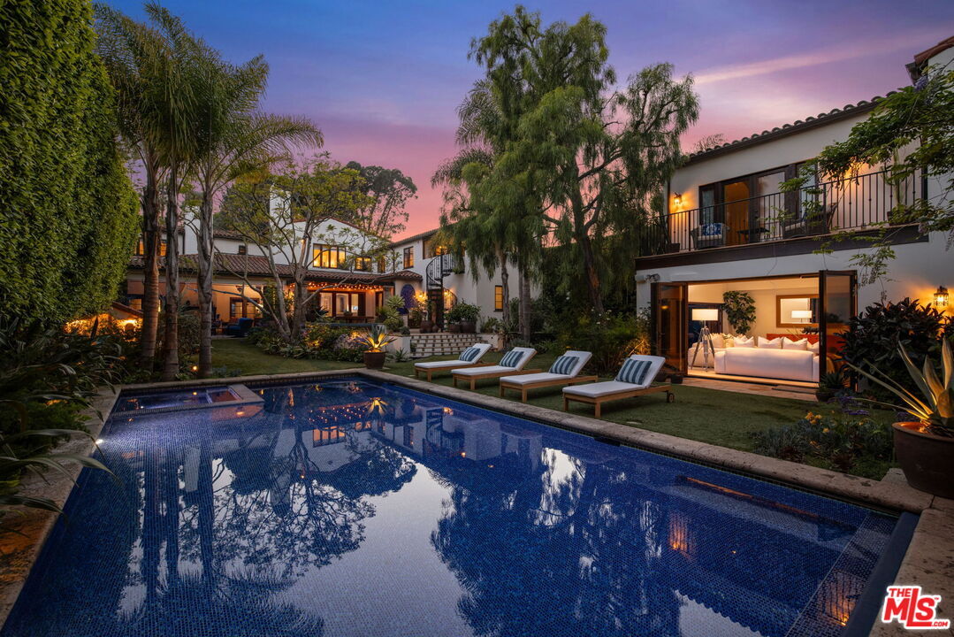 Property Photo: 401 26th St CA 90402