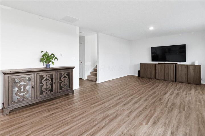 Property Photo: 4949 Sanford Grv Place OH 43110