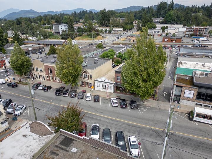Property Photo:  2626 Montrose Avenue  BC V2S 3T6 