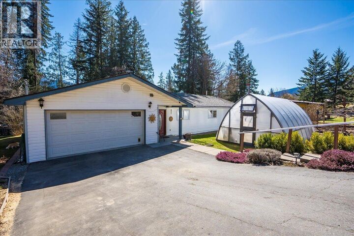 Property Photo:  210 Bayview Street  BC V0G 1M0 